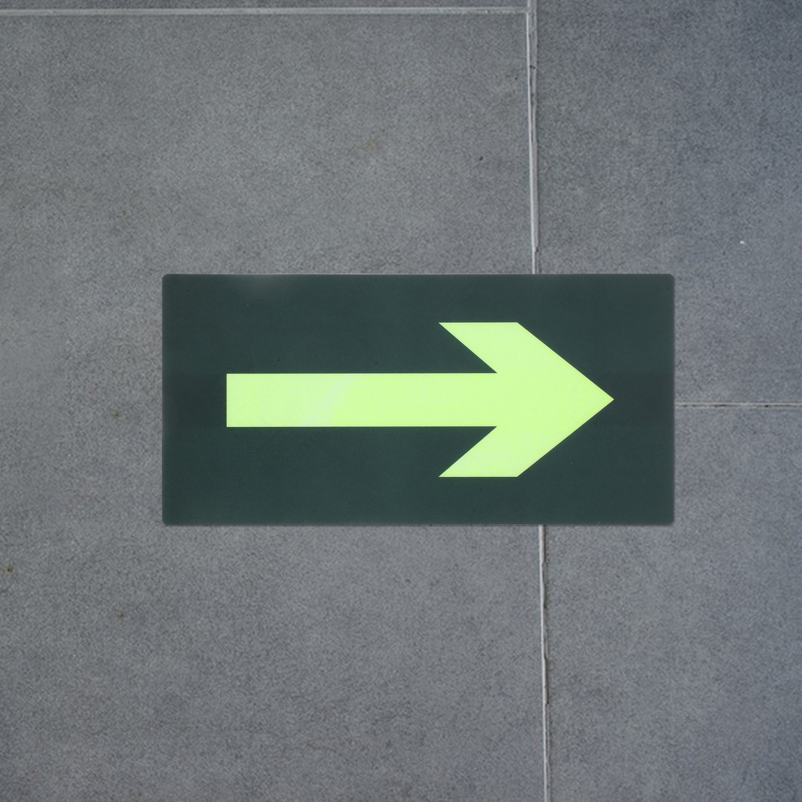 8 قطع من ملصقات الأسهم المضيئة - مراجعة Emergency Exit Sign وسعره