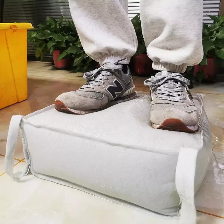 حاجز الفيضانات المملوء بالماء، - مراجعة Flood Barrier Bag وسعره